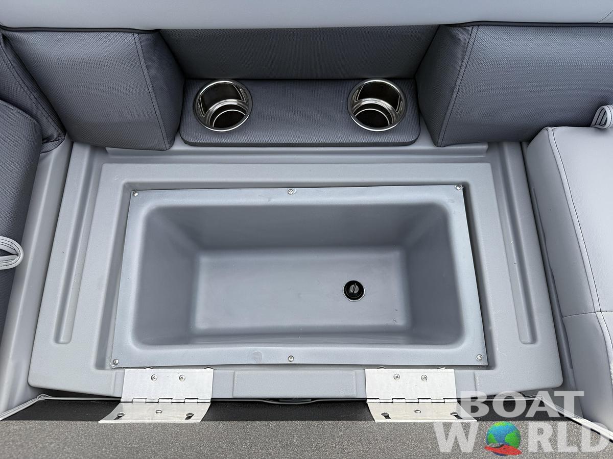 2026 Bentley Pontoons Legacy 220 Swingback 