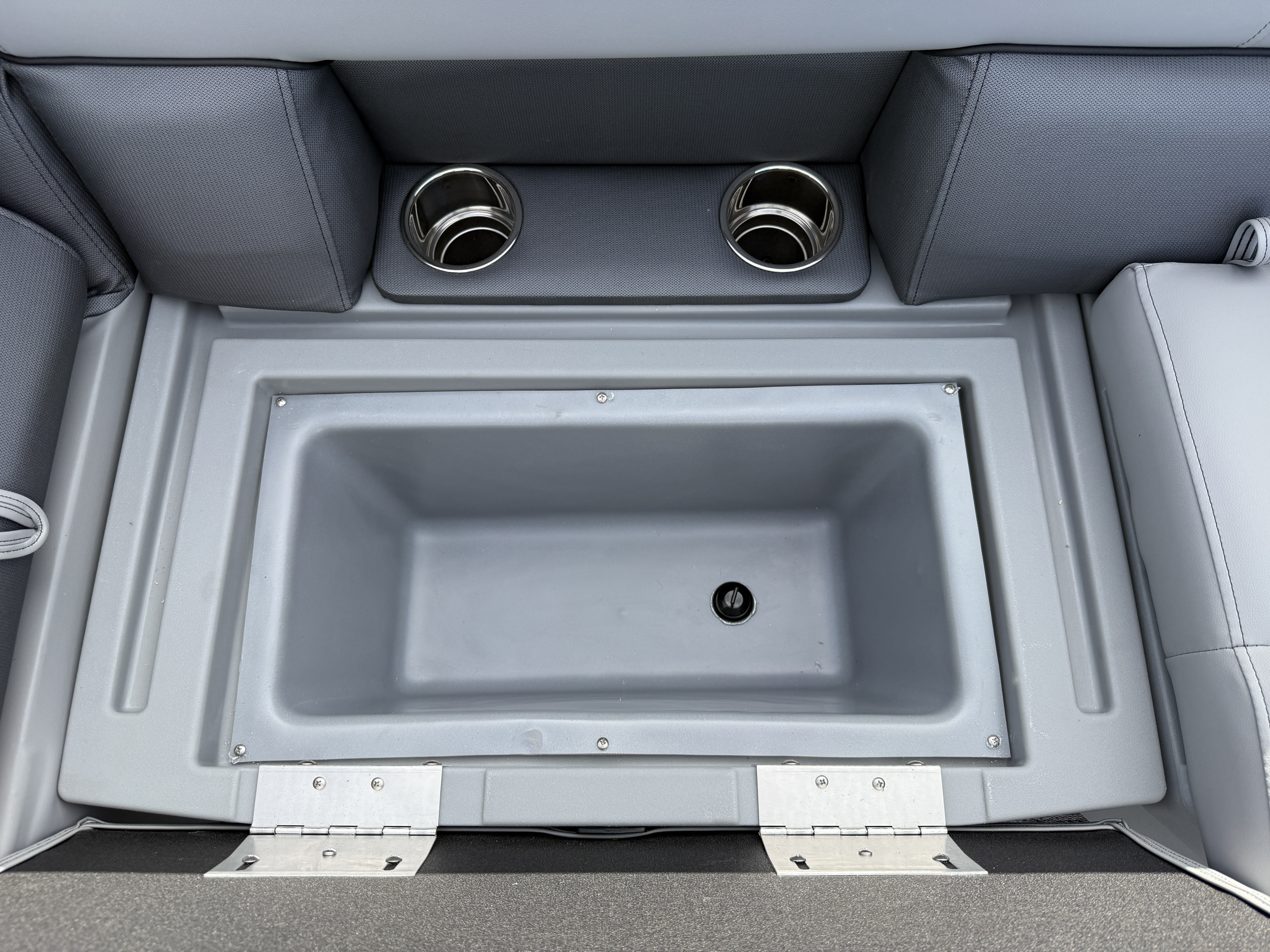 2026 Bentley Pontoons Legacy 220 Swingback 