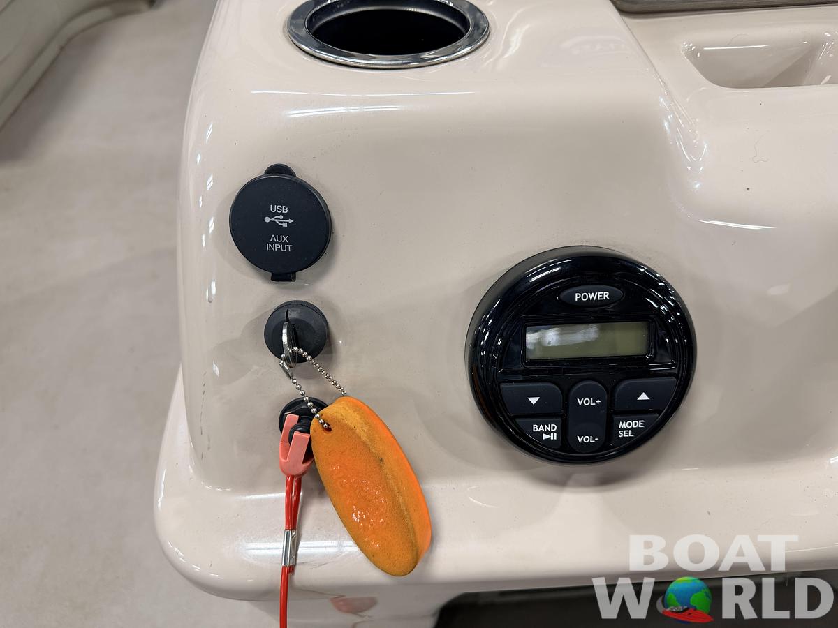 Used 2015 Sylvan Mirage 820 & 90HP Mercury 4Stroke - $21,995