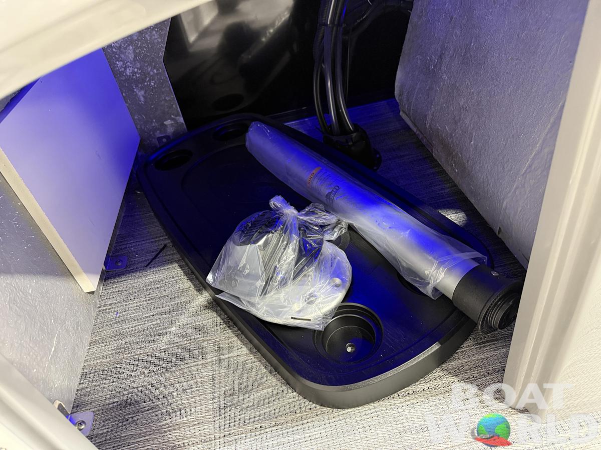 2026 Bentley Pontoons Legacy 220 Swingback