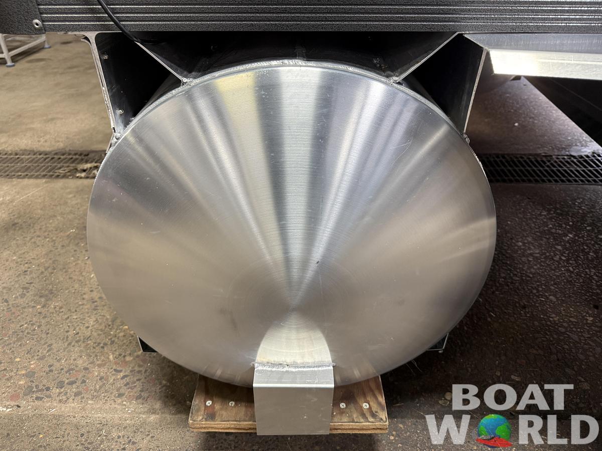 2026 Montego Bay 8522 DL Quad Lounge Tritoon