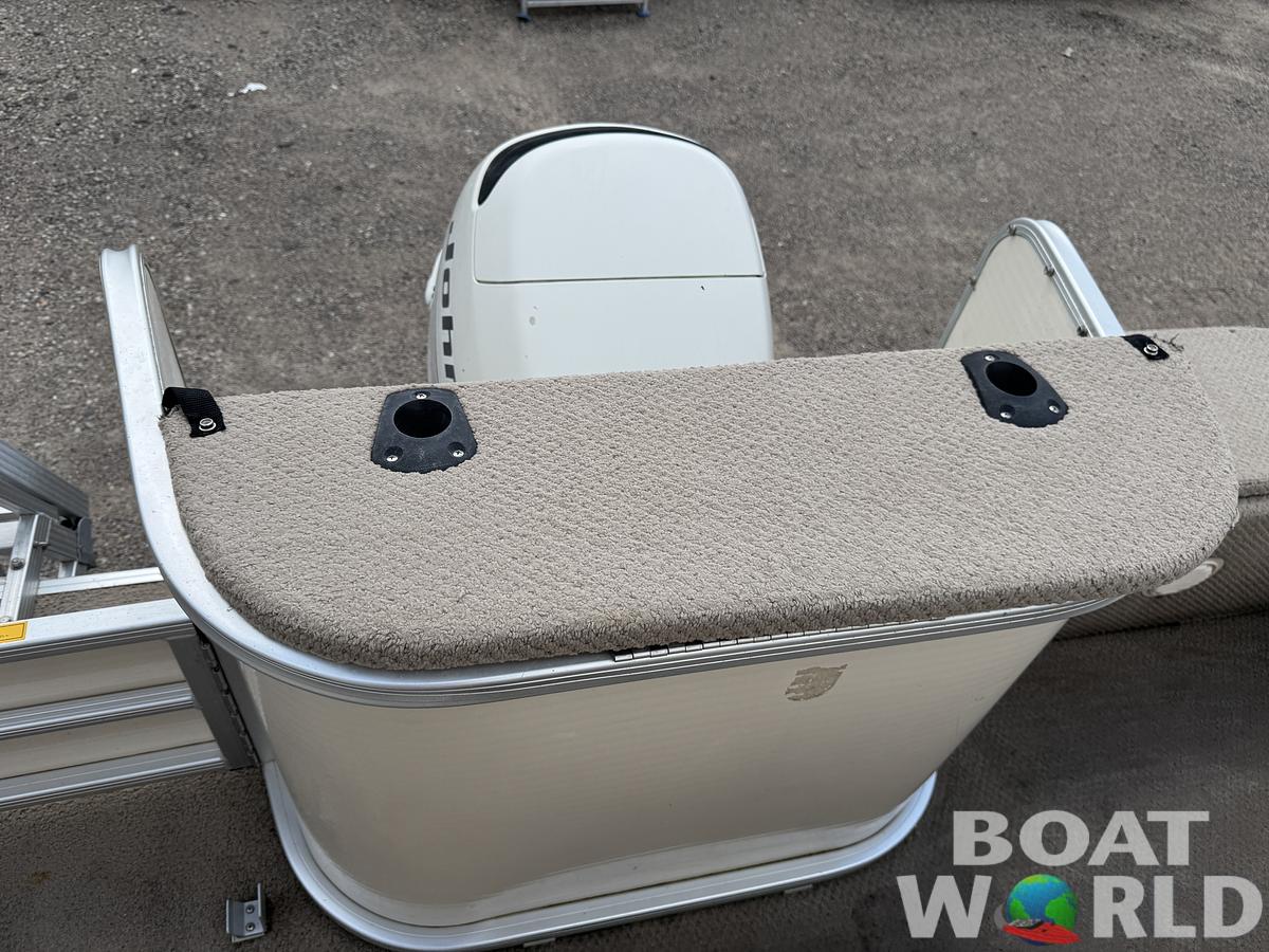 Used 2004 Sweetwater 2222 DF Pontoon WITH SEA LEGS