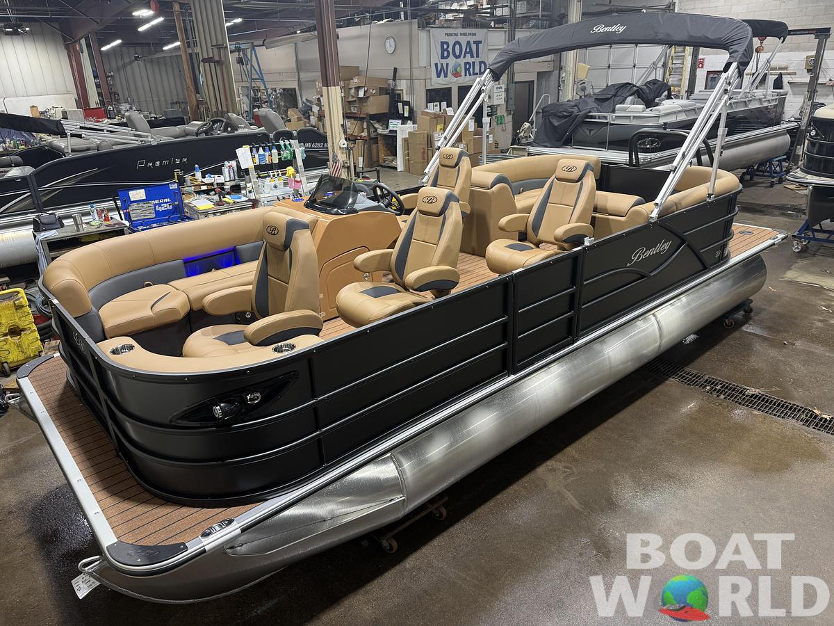 2026 Bentley Legacy 220 Navigator DL Quad Lounge $42995