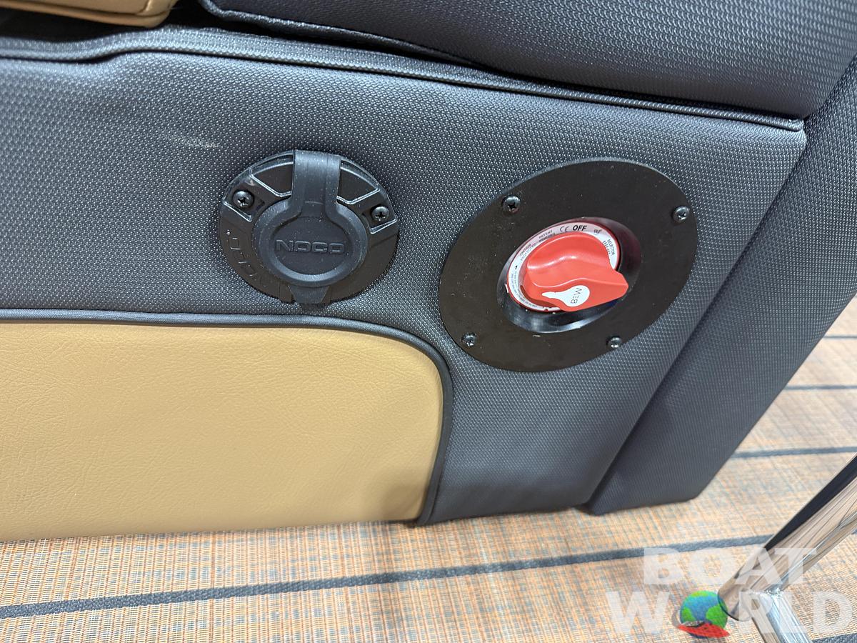 2026 Bentley Pontoons Elite 253 Admiral 350HP Quad Lounge Tritoon