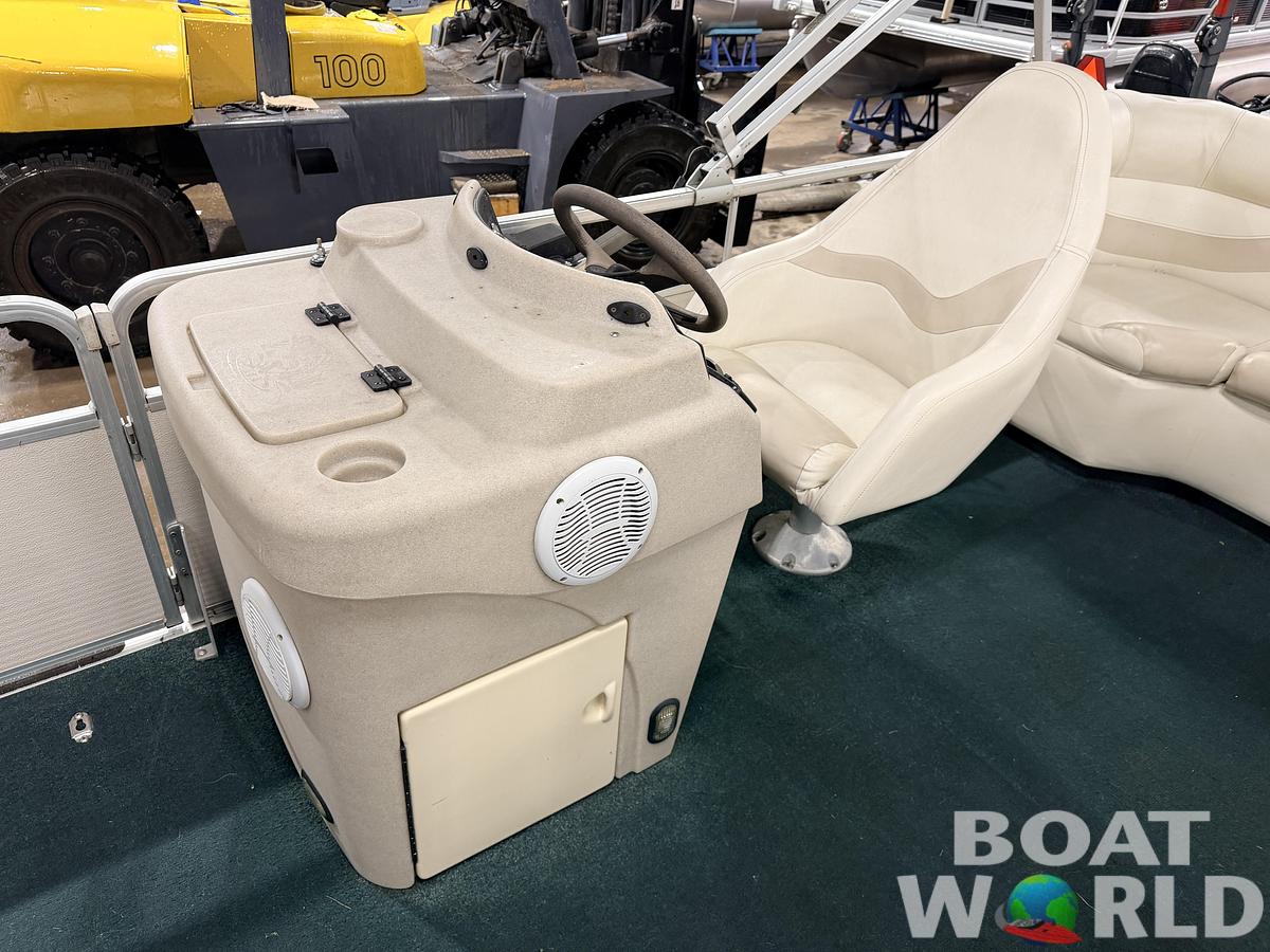 Used 2004 Premier 210 SunSation & 60HP Yamaha 4Stroke - $12,995