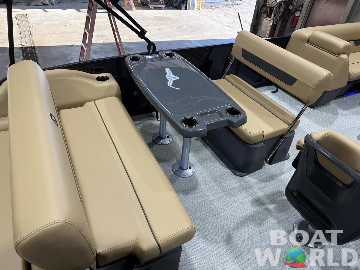 2027 Princecraft Vectra 23 RL Dinette Swingback $36,995