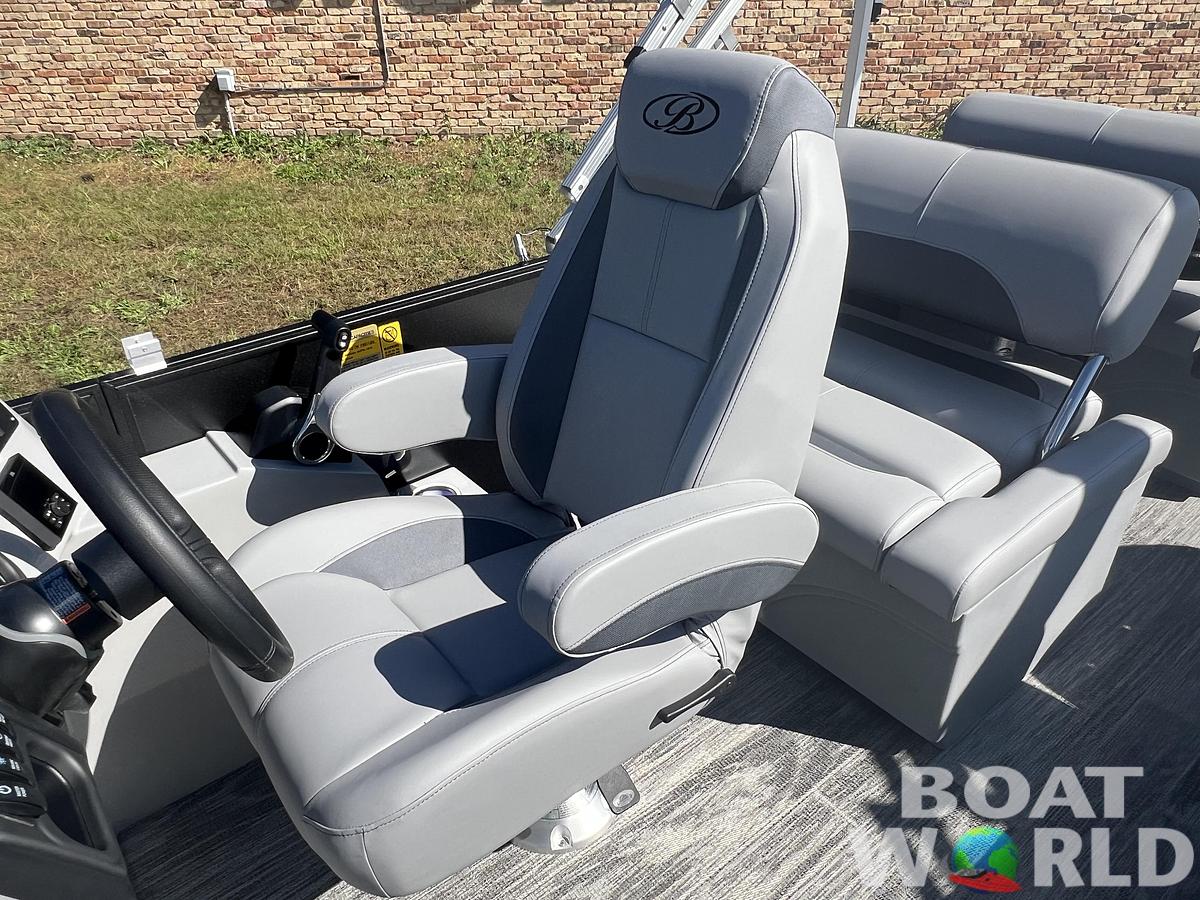 2026 Bentley Pontoons Legacy 220 QSB Swingback