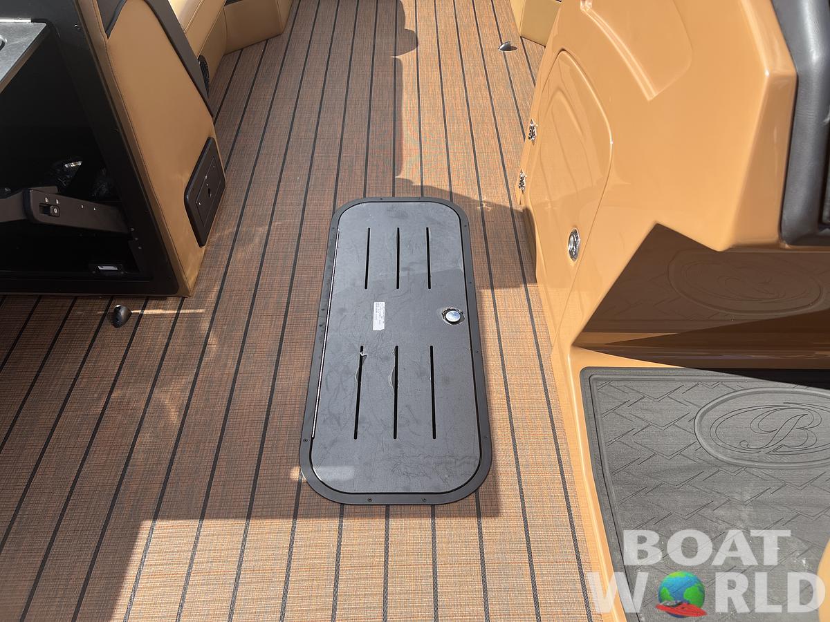2026 Bentley Pontoons Elite 223 Swingback Tritoon