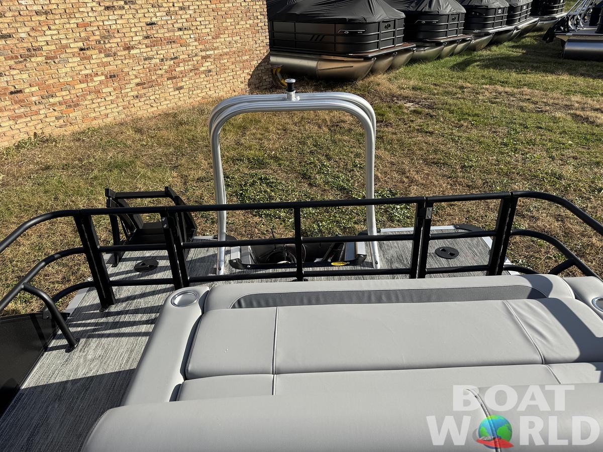 2026 Bentley Pontoons Forward Fish 220 Swingback