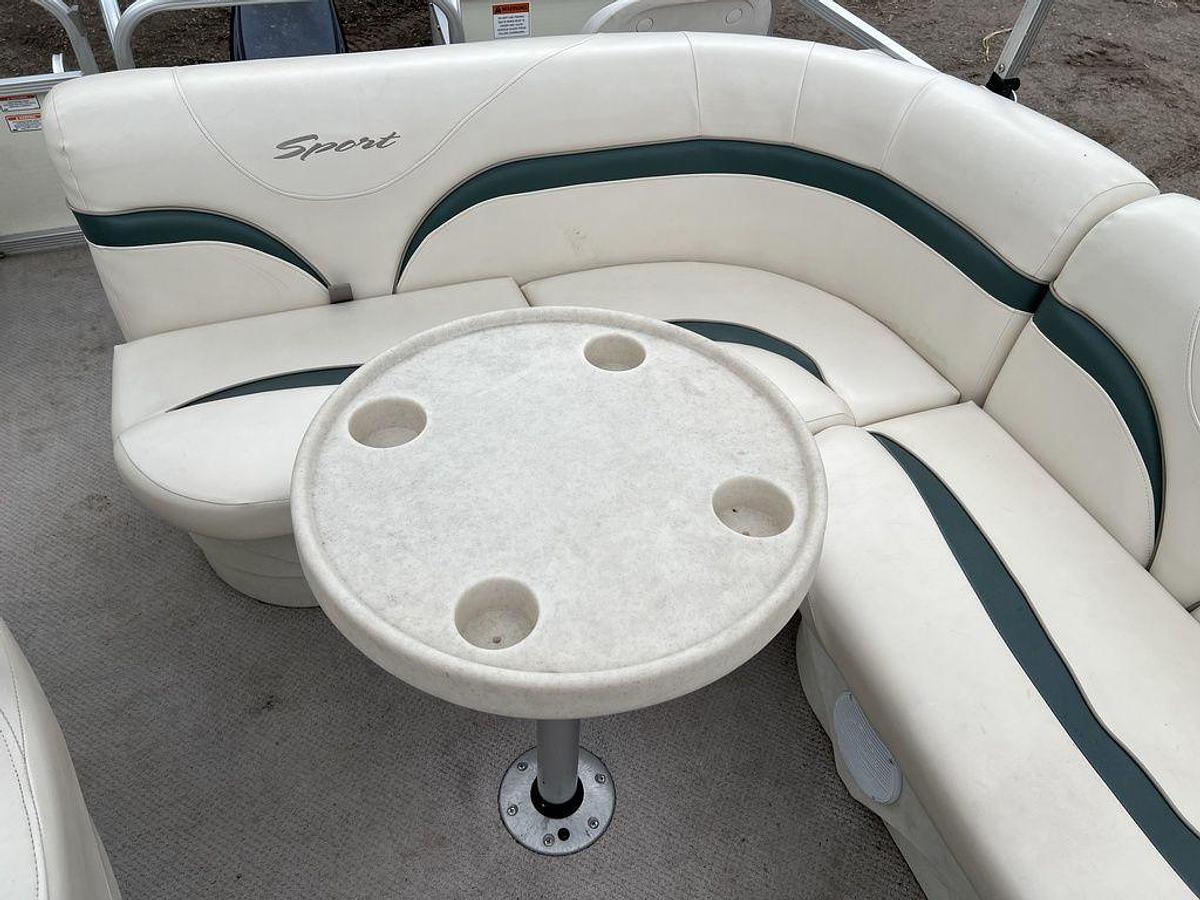 Used 2005 Bennington Sedona F21 Pontoon