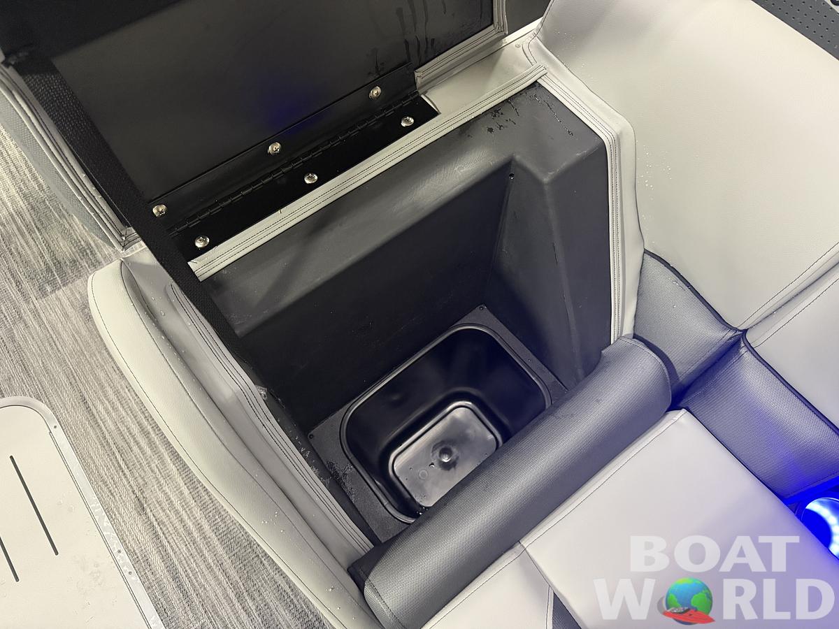 2026 Bentley Pontoons Legacy 223 Navigator Quad Lounge Tritoon 