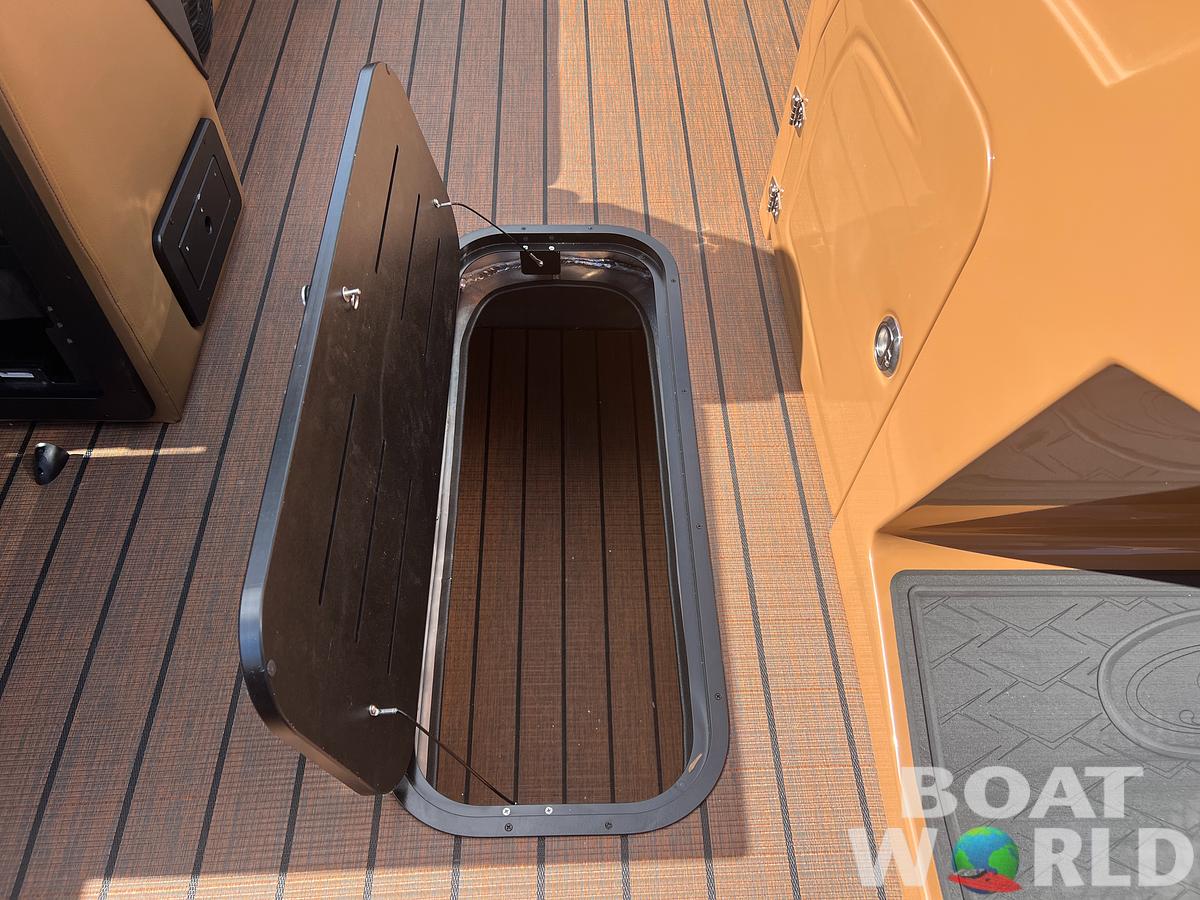 2026 Bentley Pontoons Elite 223 Swingback Tritoon