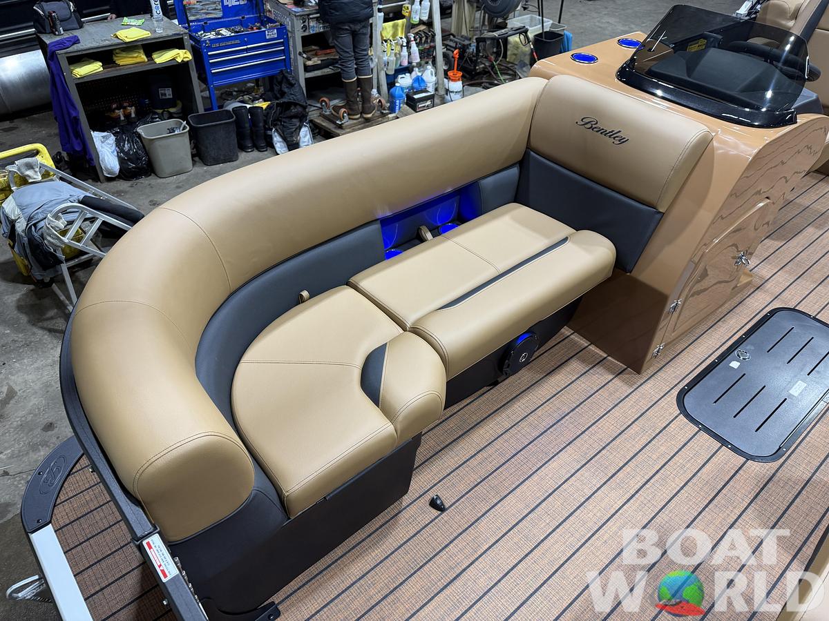 2026 Bentley Legacy 223 Navigator DL Quad Lounge Tritoon $51995