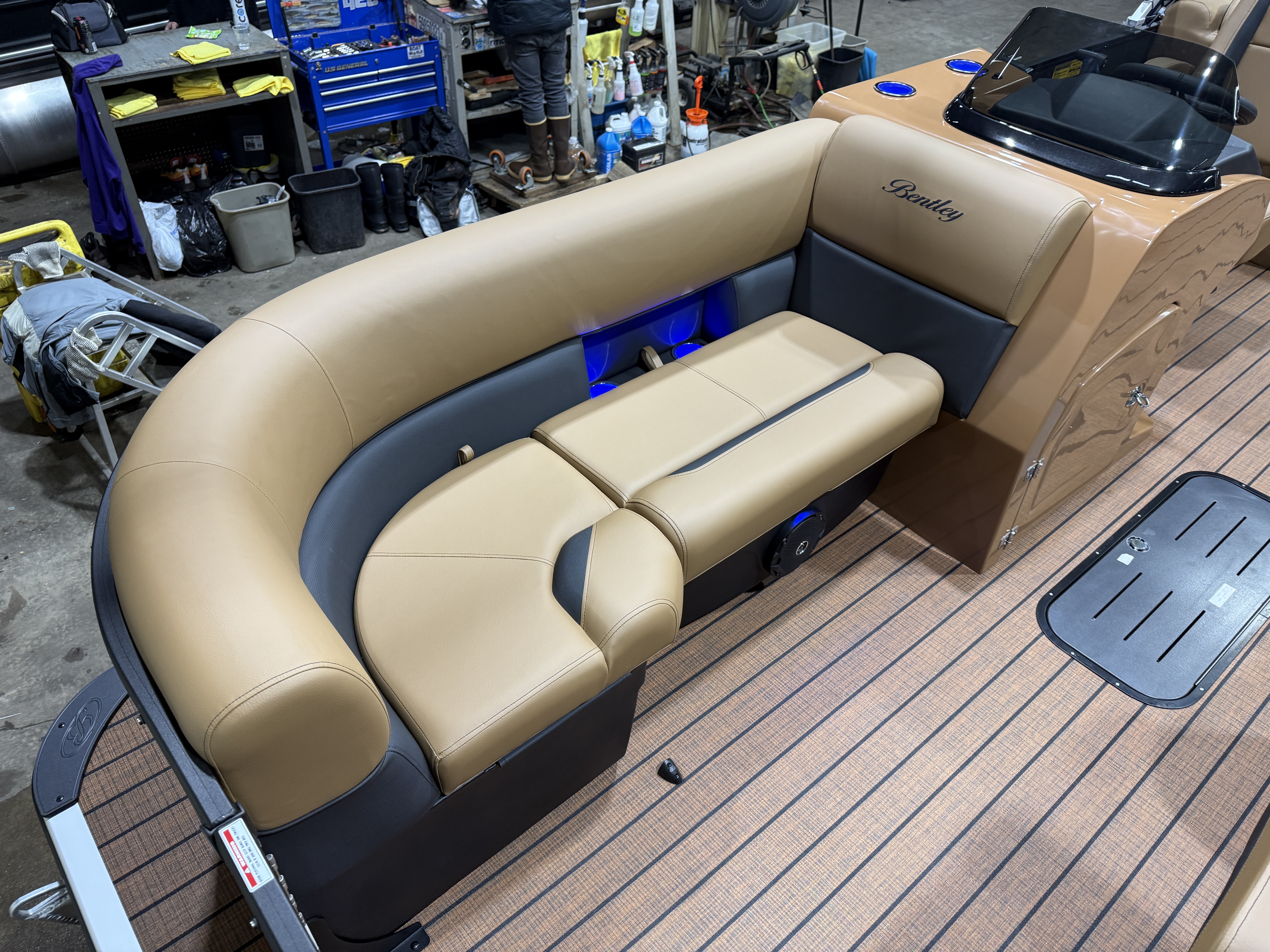 2026 Bentley Legacy 223 Navigator DL Quad Lounge Tritoon $51995