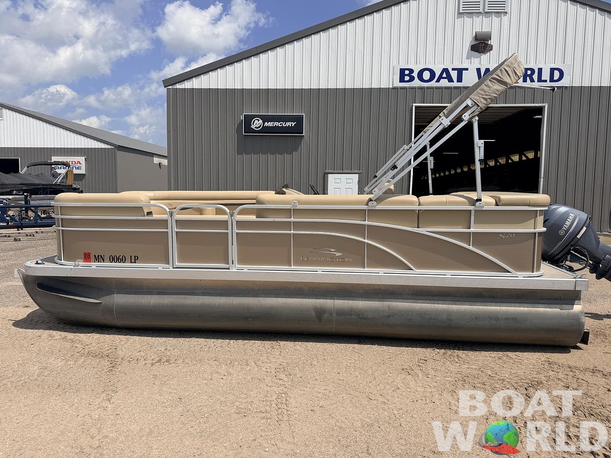 Used 2017 Bennington 208 SL & 50HP Yamaha 4Stroke -$24,995
