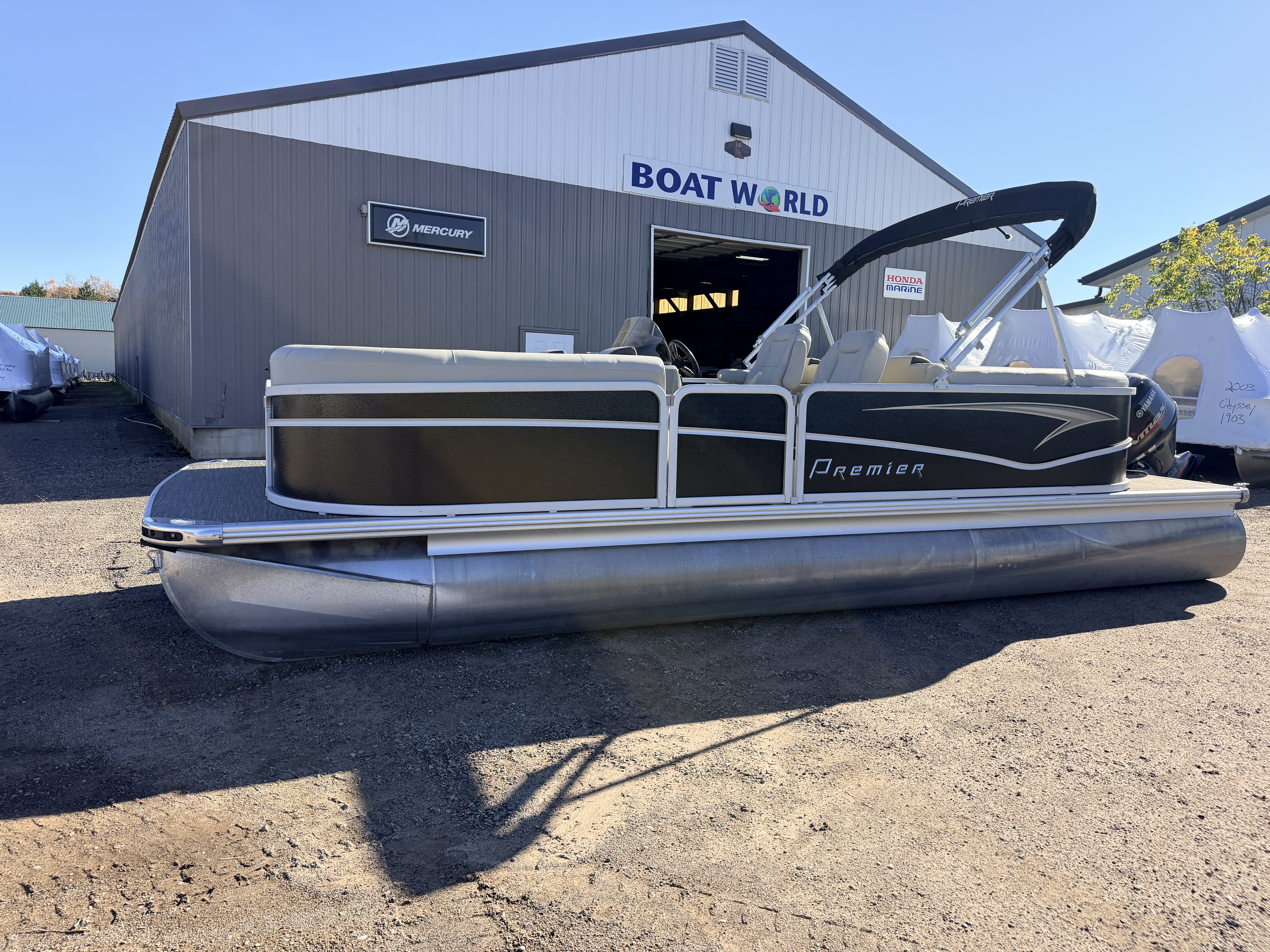 Used 2022 Premier 230 SunSpree RF & 116HP Yamaha 4Stroke -$34,995