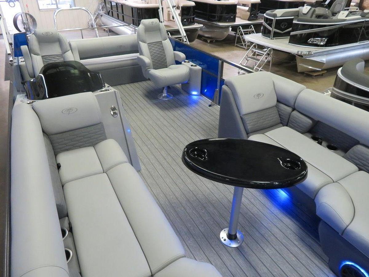 2023 Montego Bay ST8524 Swingback Tritoon Deluxe Pontoon & Honda 200HP 4-Stroke EFI