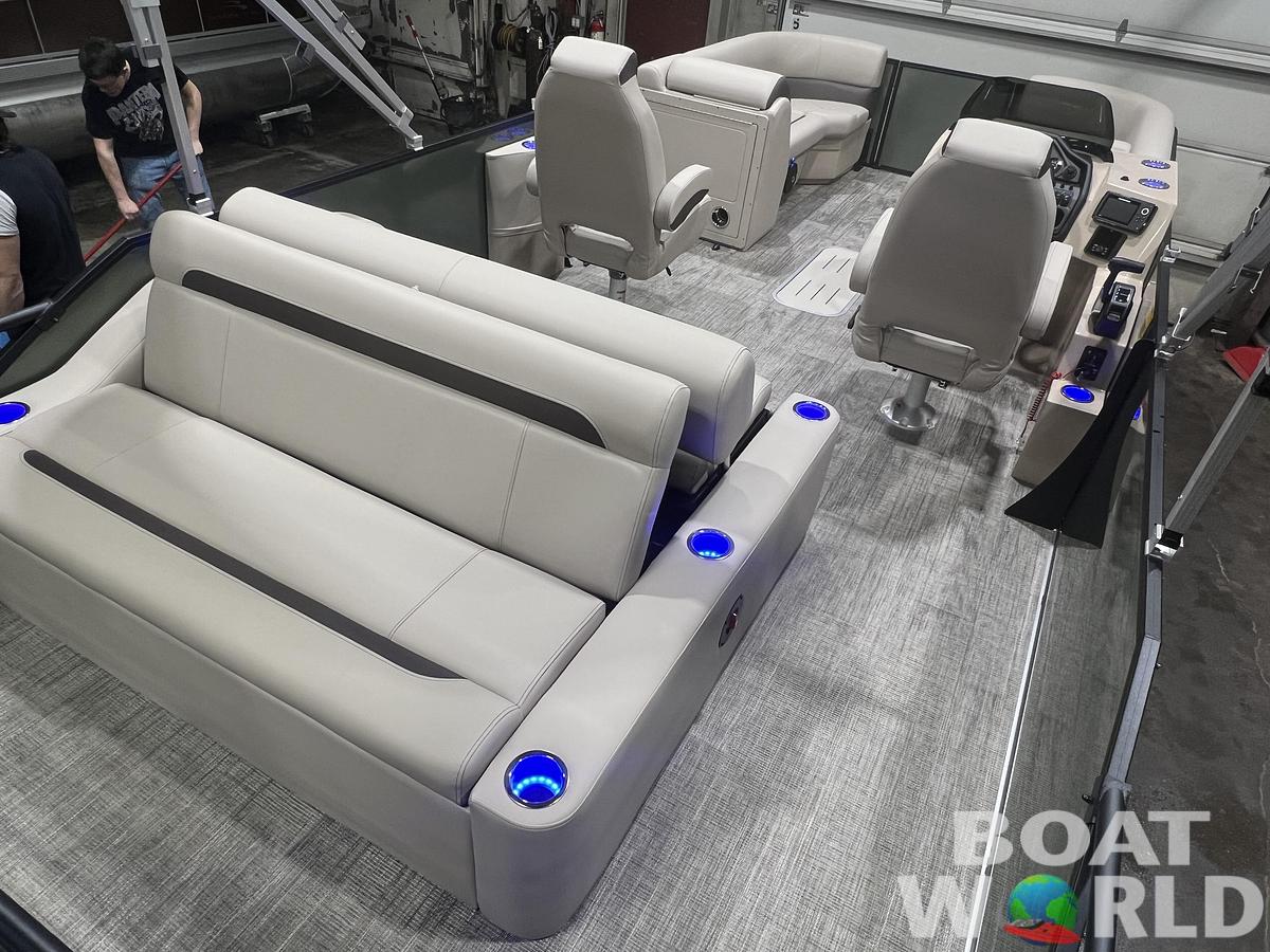 2026 Bentley Pontoons Legacy 223 Swingback Tritoon