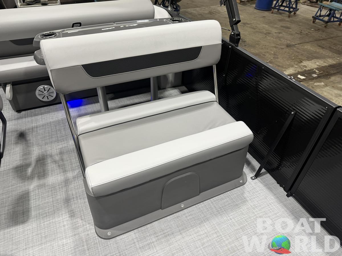 2026 Princecraft Vectra 23 RL Dinette Swingback Pontoon 