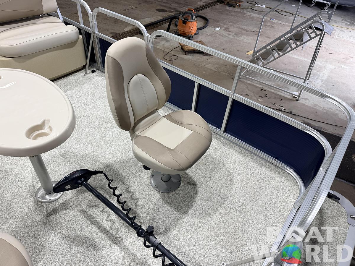 Used 2017 Montego Bay 8518 4-PT & 40HP Honda 4Stroke -$18,995