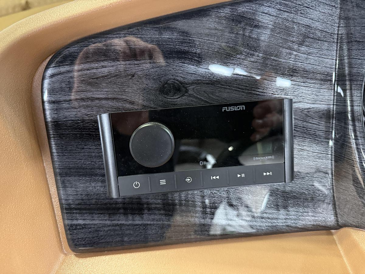 2025 Tahoe Pontoons LTZ 2385 Swingback (VRL) & Honda 4-Stroke EFI