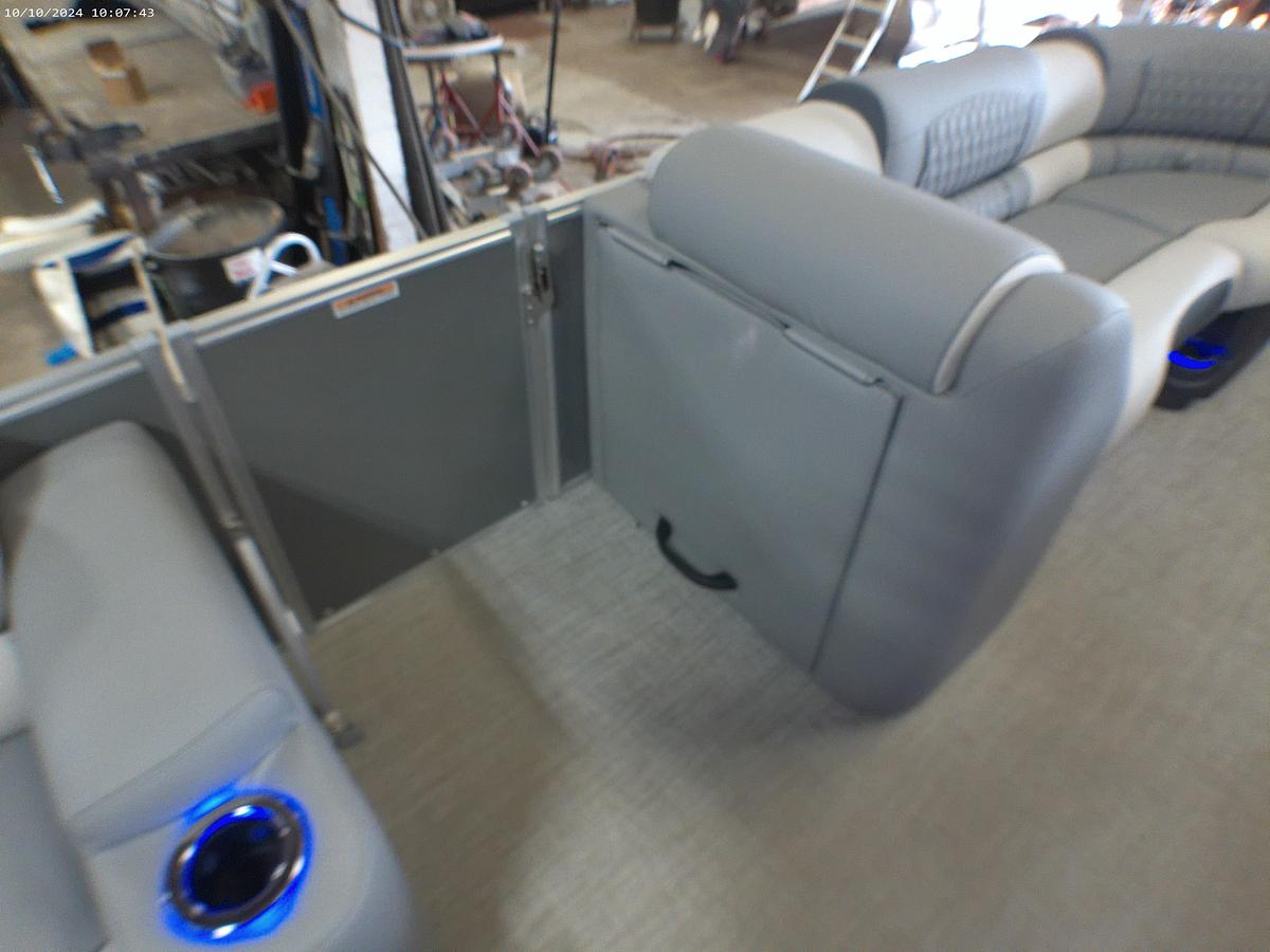 2025 Tahoe Pontoons Cascade 2385 Swingback Tritoon & 225HP 4-Stroke EFI