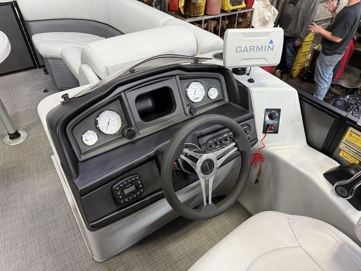Used 2020 Bentley Pontoons Legacy 223 Navigator Quad Lounge Tritoon & Suzuki 140HP 4-Stroke EFI