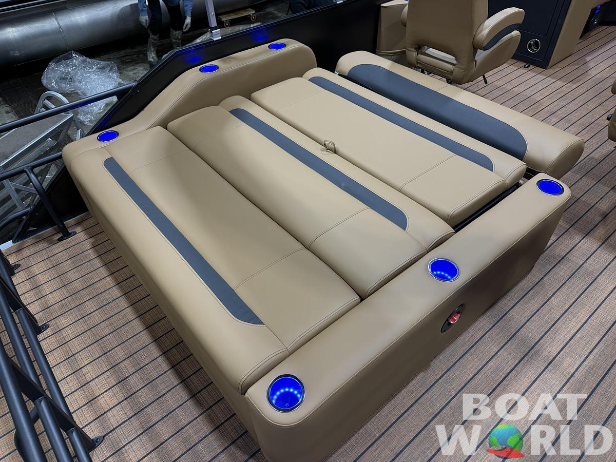 2026 Bentley Pontoons Legacy 220 Swingback 