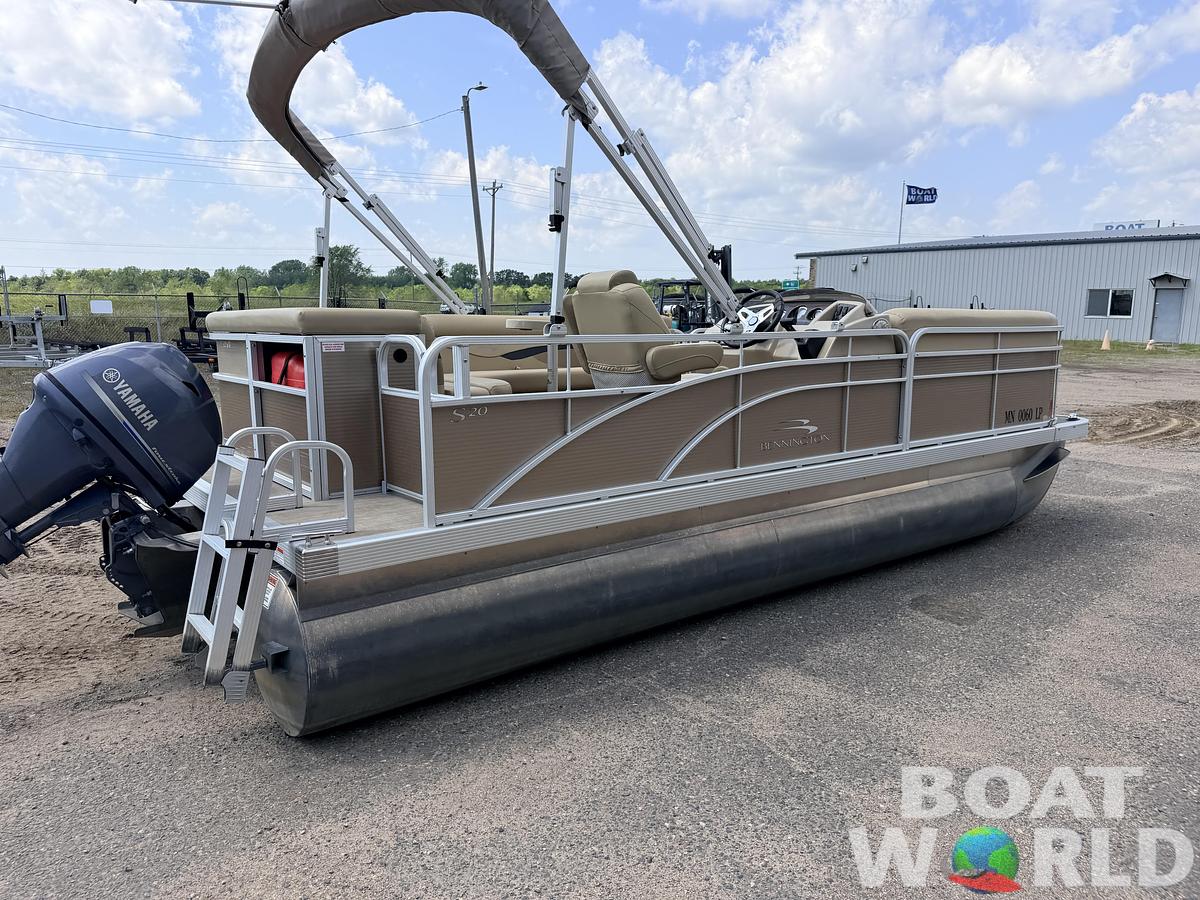 Used 2017 Bennington 208 SL & 50HP Yamaha 4Stroke -$24,995