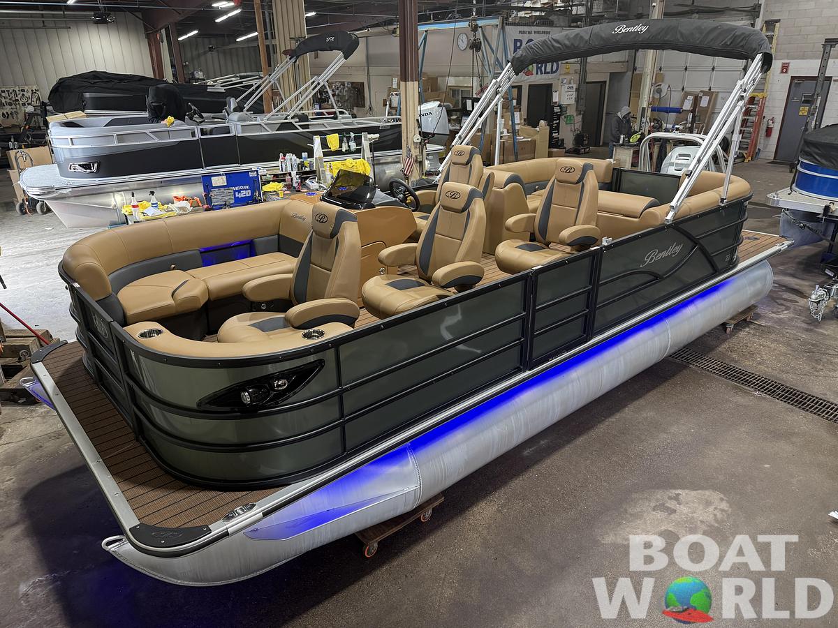 2026 Bentley Legacy 150HP 220 Navigator DL Quad Lounge $49995