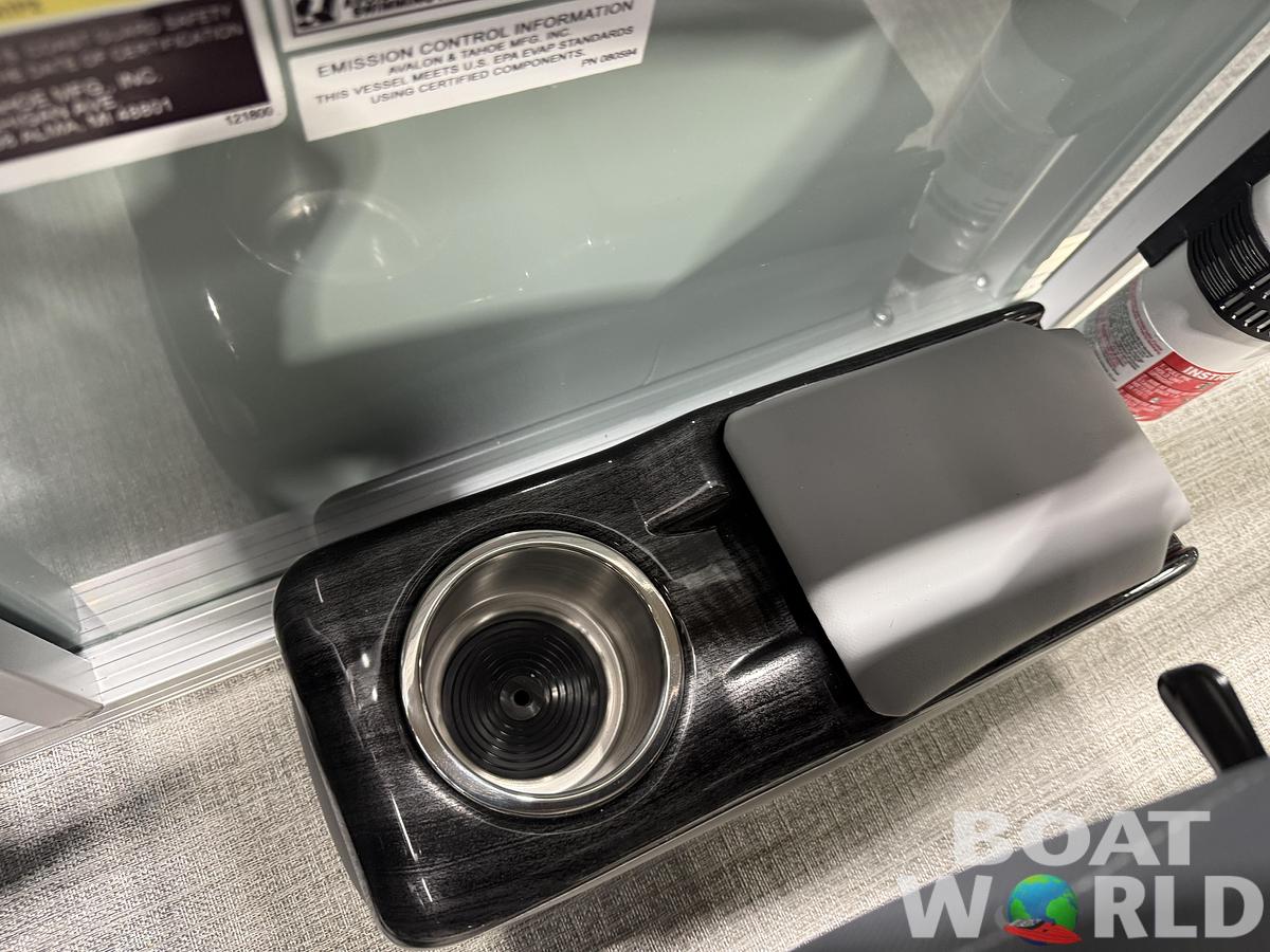 2026 Tahoe Sport VRB 2385 Swingback & 4-Stroke $34995