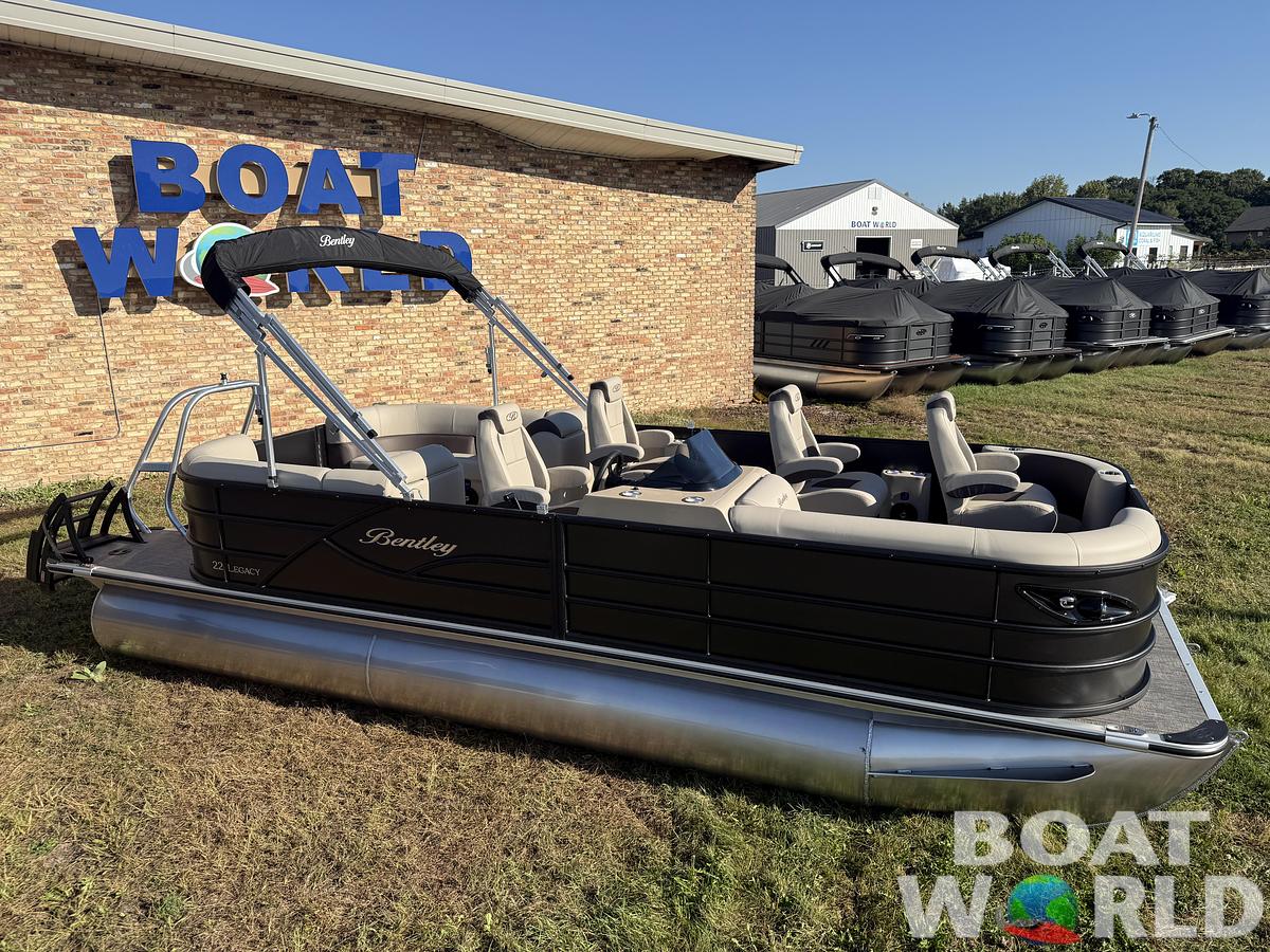 2026 Bentley Pontoons Legacy 223 Navigator DL Quad Lounge Tritoon & Honda 4-Stroke EFI