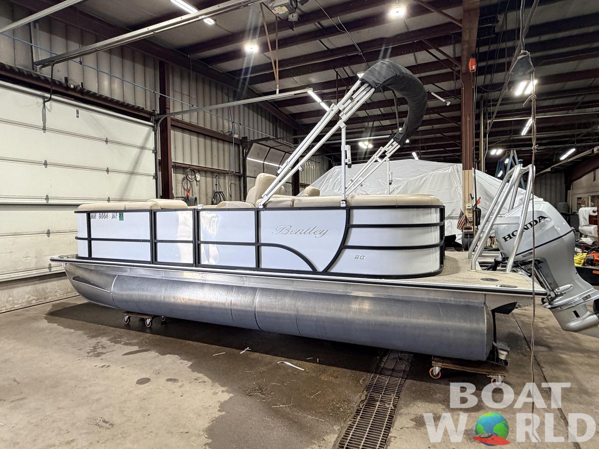 Used 2022 Bentley Pontoons Legacy 200 Navigator Quad Lounge & 100HP Honda 4Stroke -$34,995