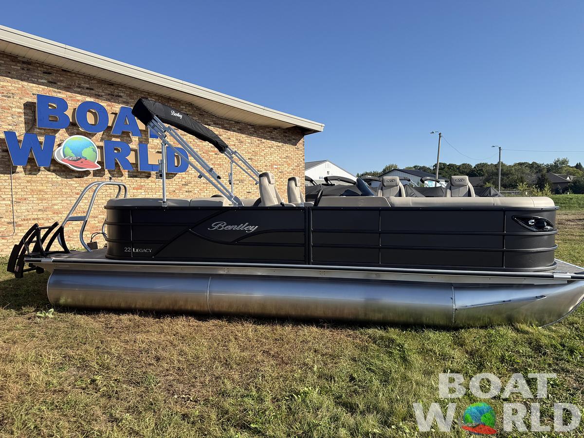 2026 Bentley Pontoons Legacy 223 Navigator DL Quad Lounge Tritoon & Honda 4-Stroke EFI