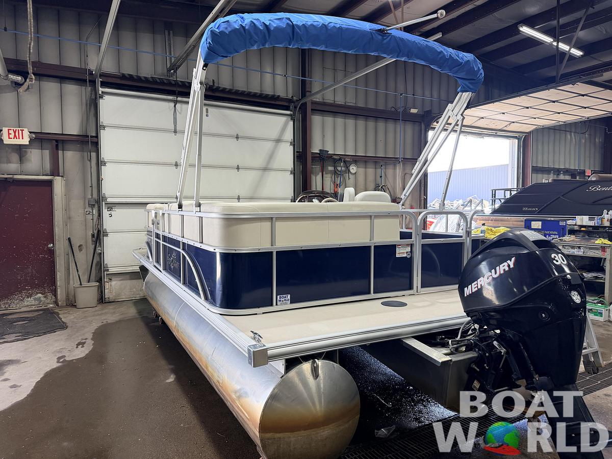 Used 2015 SunChaser 8520 Classic Cruise & 30HP Mercury 4Stroke EFI -$14,995