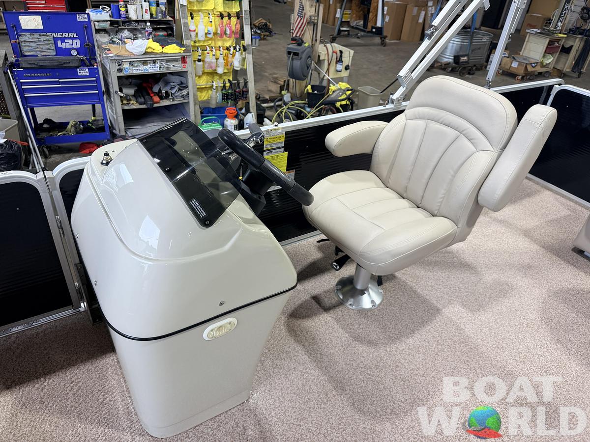Used 2016 Weeres 220 Cadet Cruise & 90HP Evinrude ETec -17,995