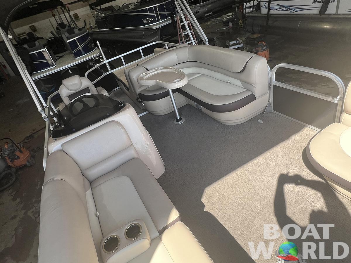 Used 2016 Sun Tracker Party Barge 22 DLX XP3 Tritoon & 150HP Mercury 4Stroke