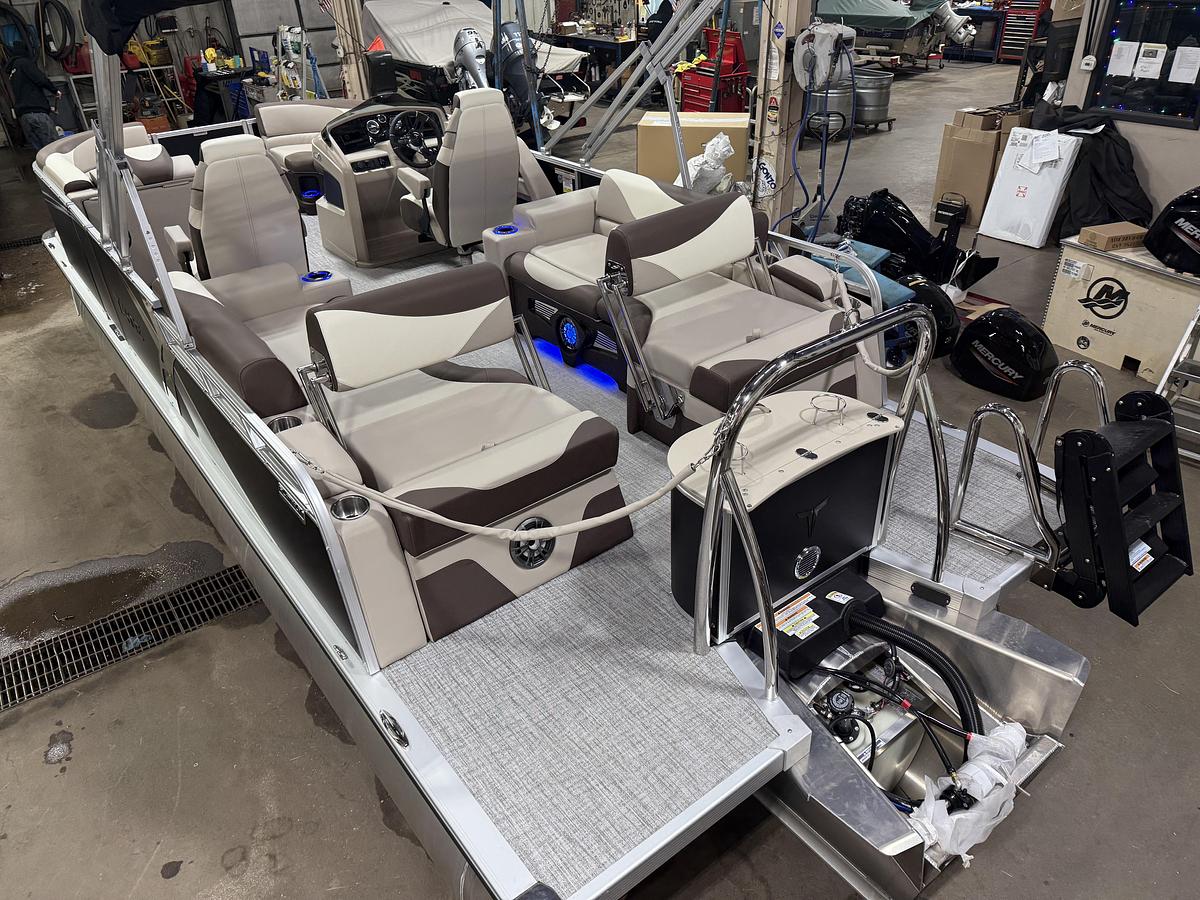 2025 Tahoe Pontoons LTZ 2385 Quad Lounge Shift SS Tritoon & Honda 4-Stroke EFI