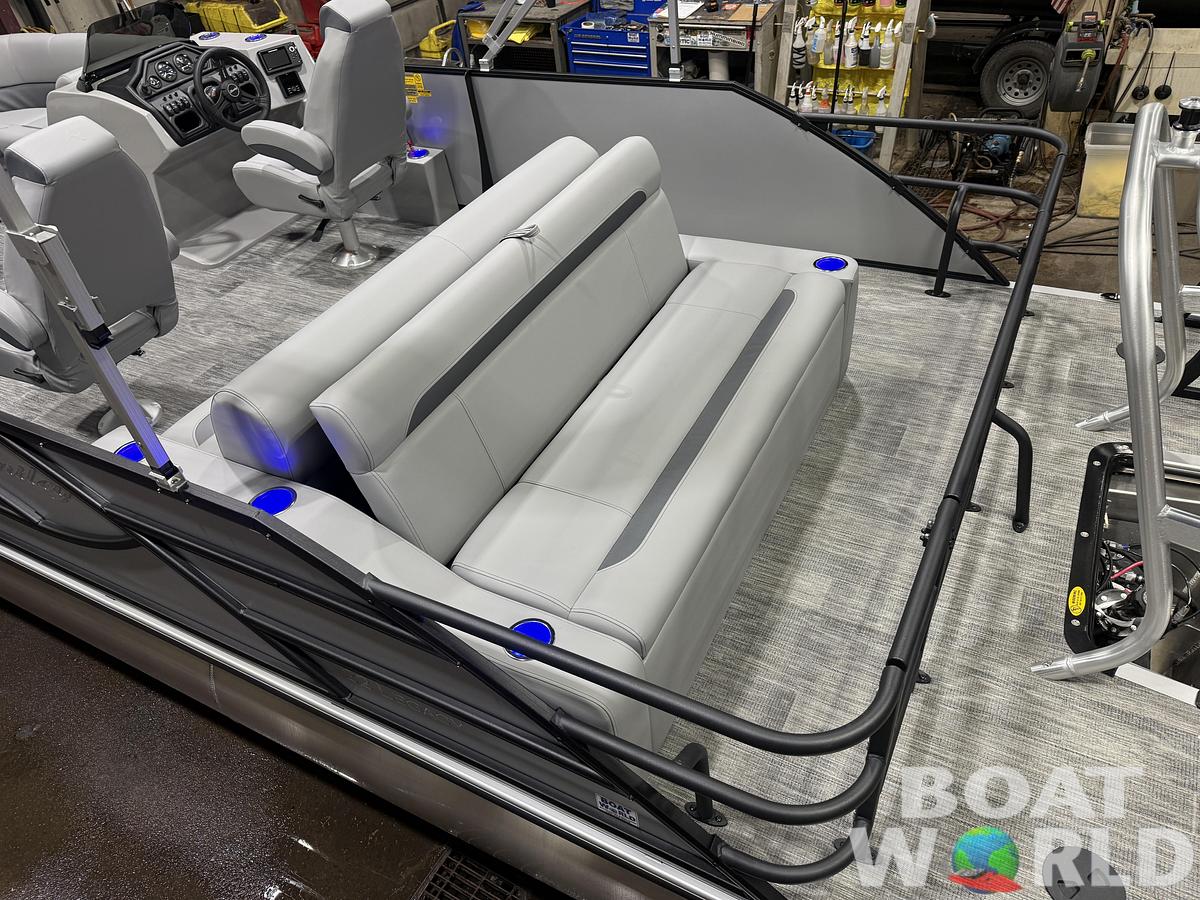 2026 Bentley Pontoons Legacy 220 Swingback 