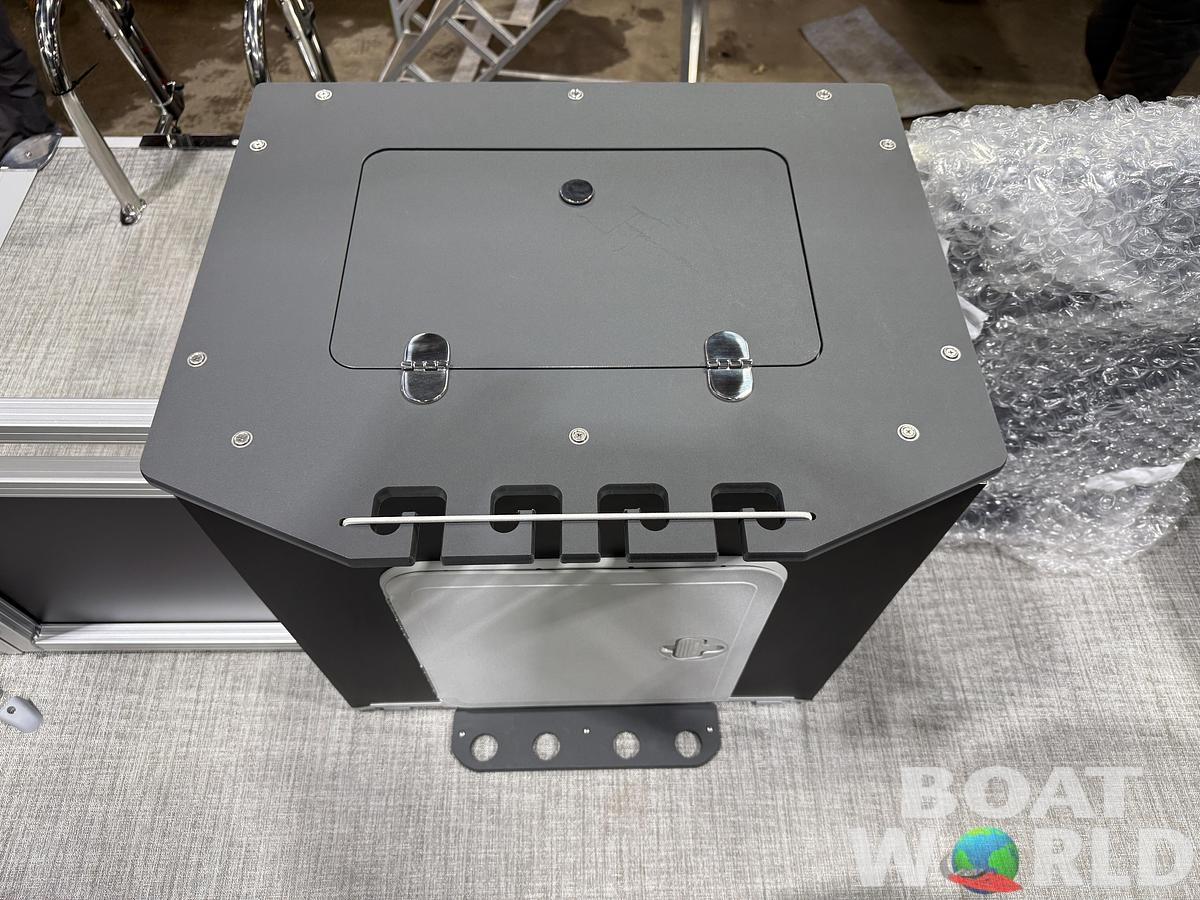 2026 Tahoe Sport Rear Fish 2180 & 4-Stroke $31995