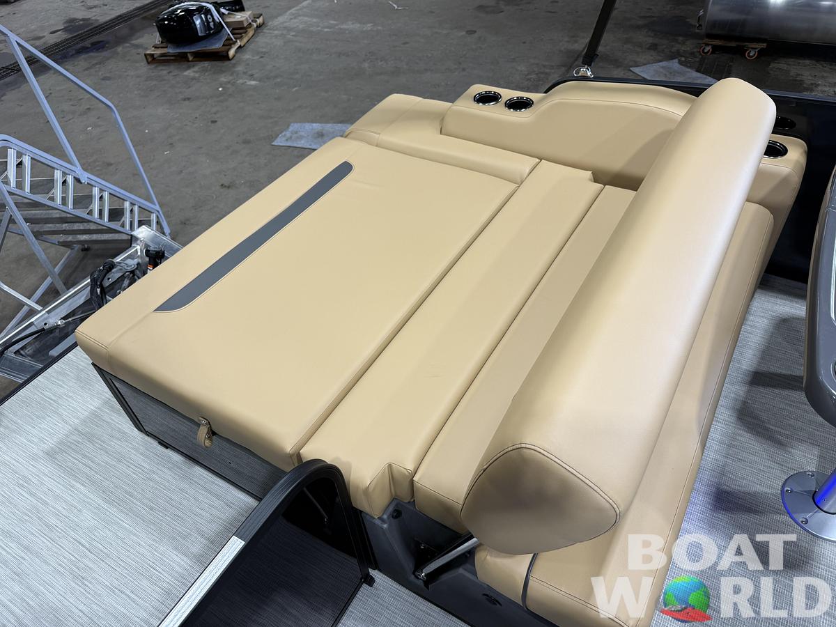 2027 Princecraft Vectra 23 RL SS Swingback Pontoon $36,995
