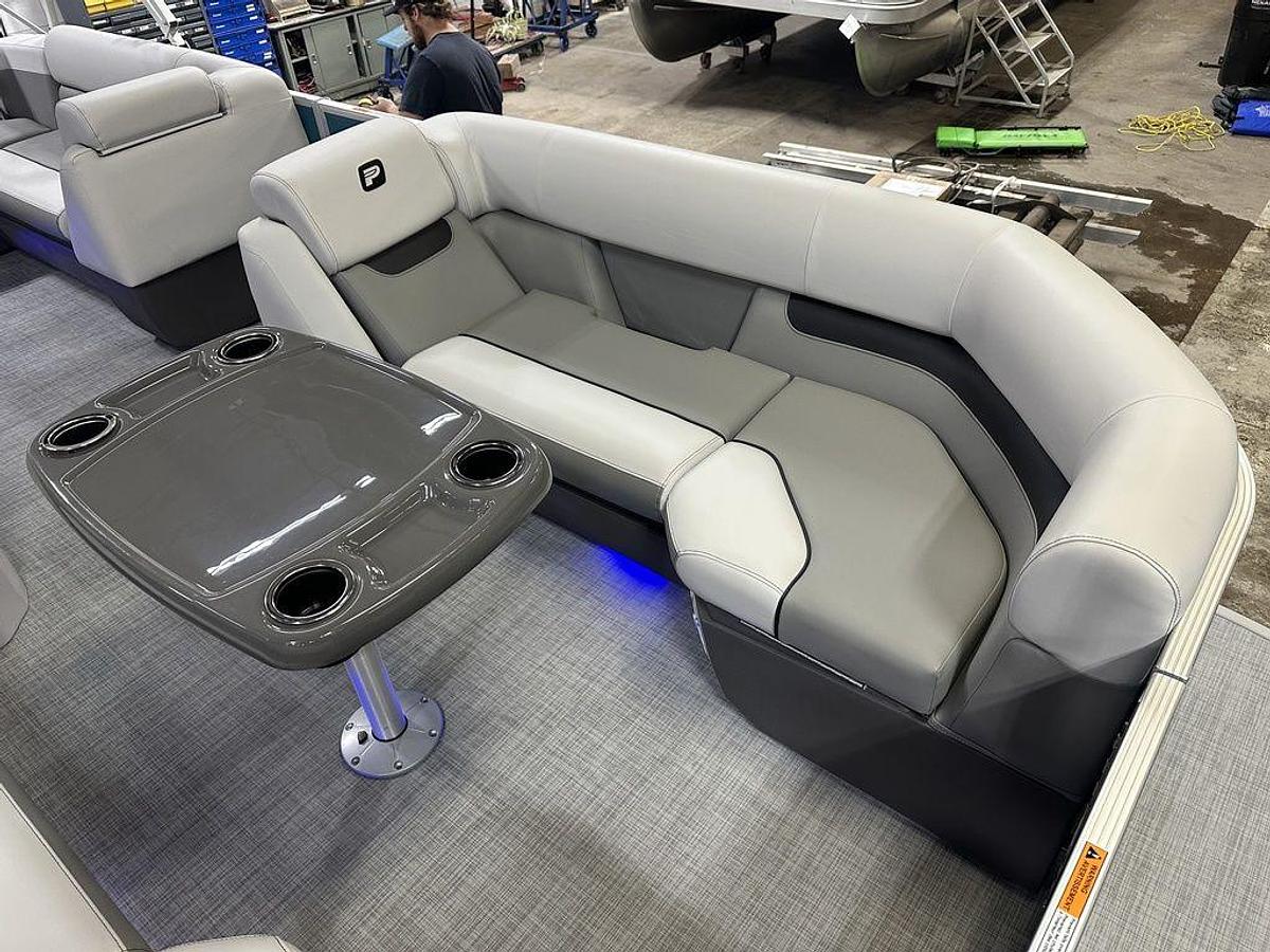 2025 Princecraft Vectra 23 RL Swingback Lounge Pontoon & Mercury 4-Stroke EFI