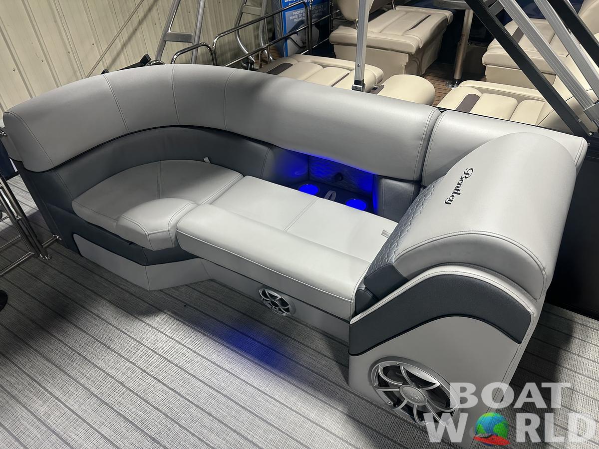 2025 Bentley Pontoons Elite 223 Admiral Quad Lounge Tritoon & Honda 4-Stroke EFI
