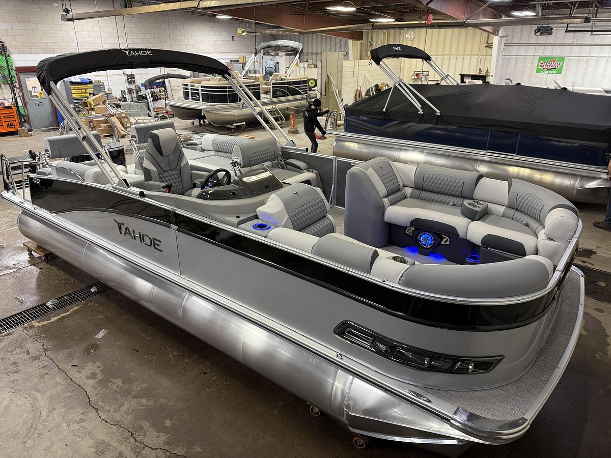 2025 Tahoe Pontoons Cascade 2385 Quad Lounge Shift Tritoon & 225HP 4-Stroke