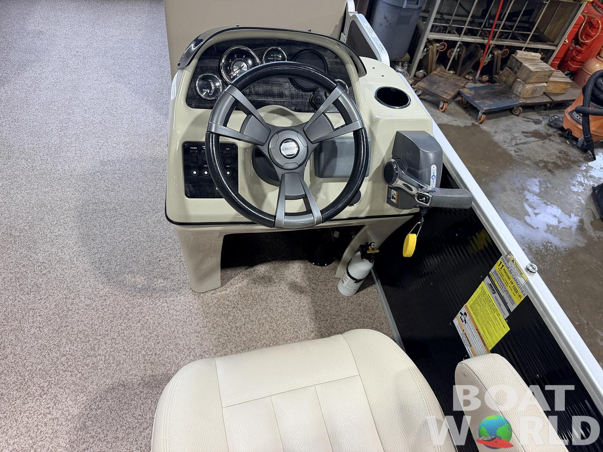 Used 2016 Weeres 220 Cadet Cruise & 90HP Evinrude ETec -17,995