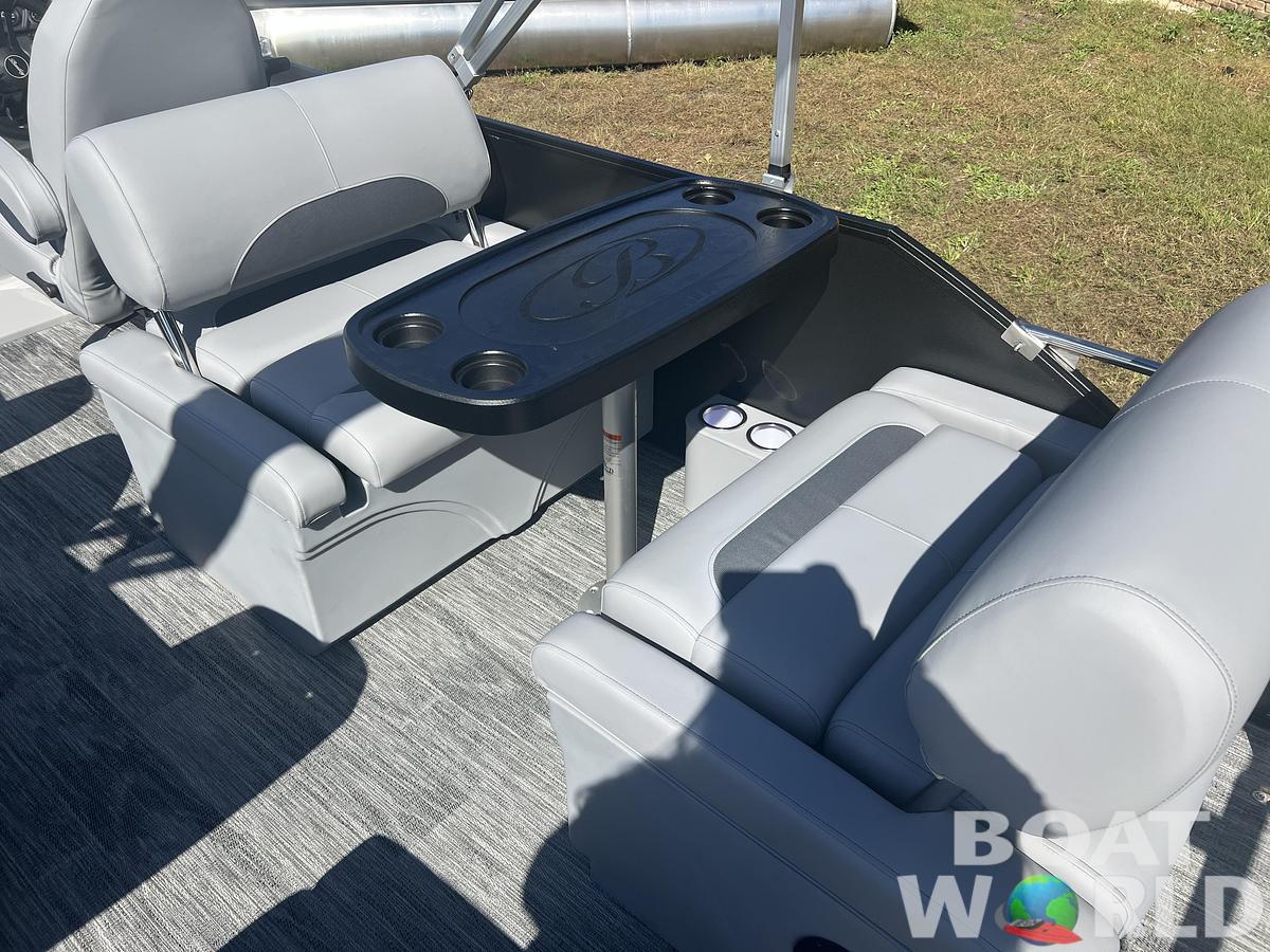 2026 Bentley Pontoons Legacy 220 QSB Swingback