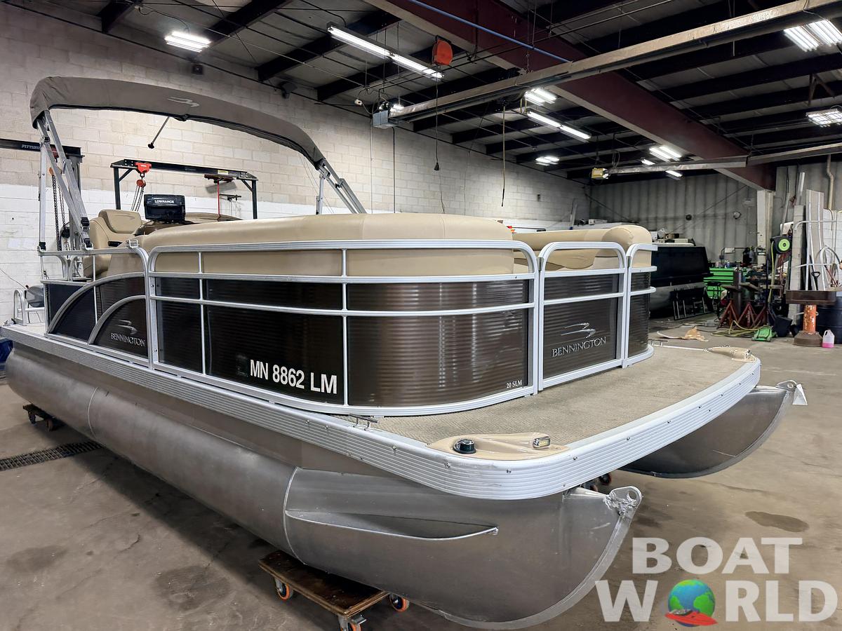 Used 2016 Bennington 20 SLM & 50HP Yamaha 4Stroke -$19,995
