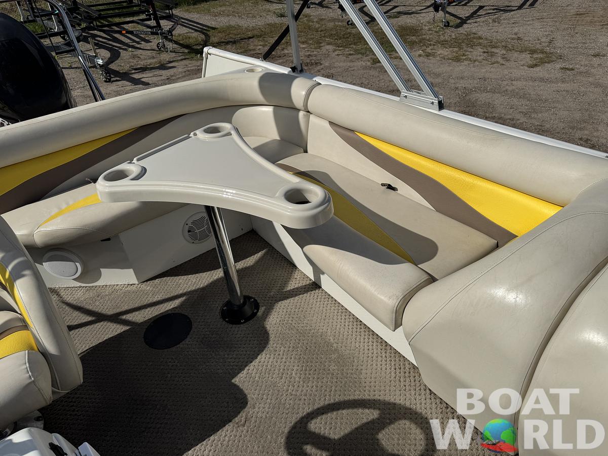 Used 2007 Lowe Suncruiser Tahiti 224 Deck Boat