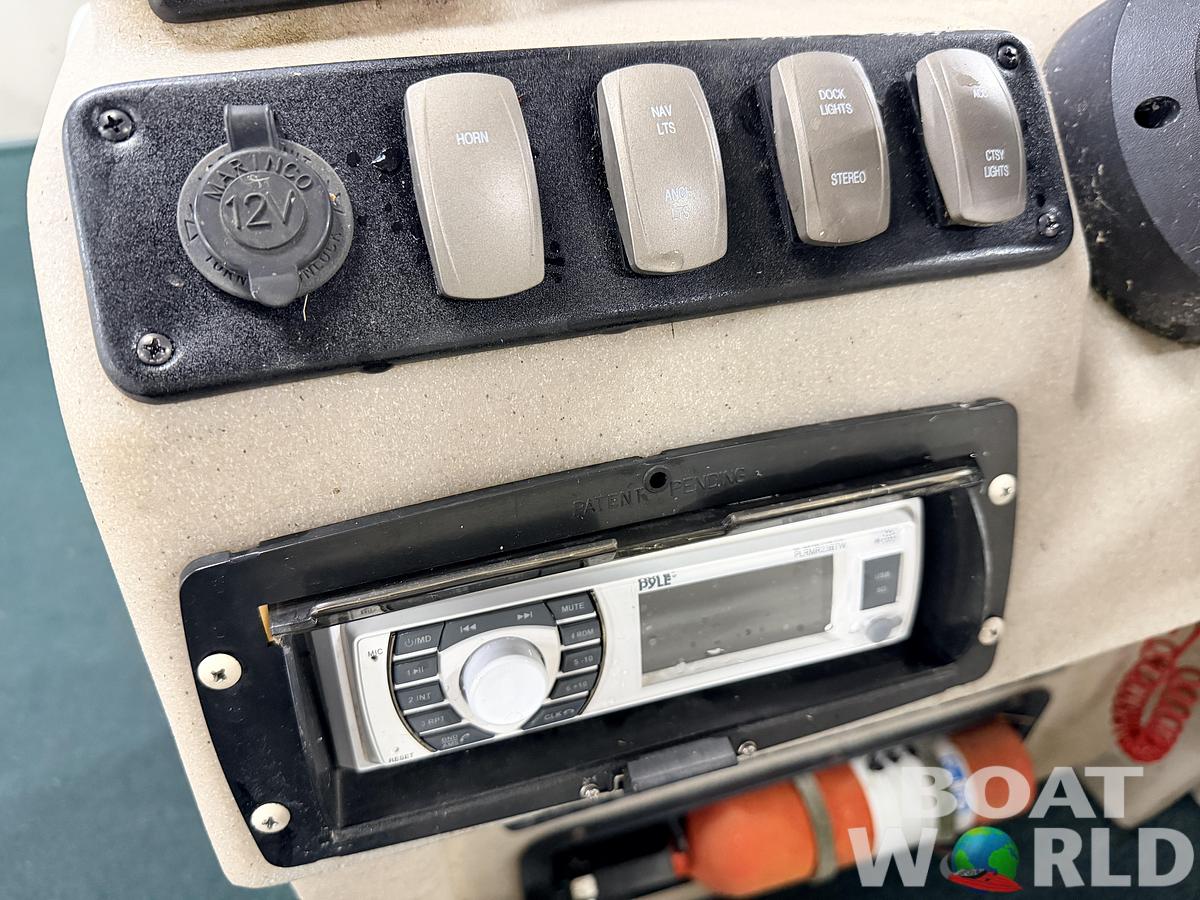 Used 2004 Premier 210 SunSation & 60HP Yamaha 4Stroke - $12,995