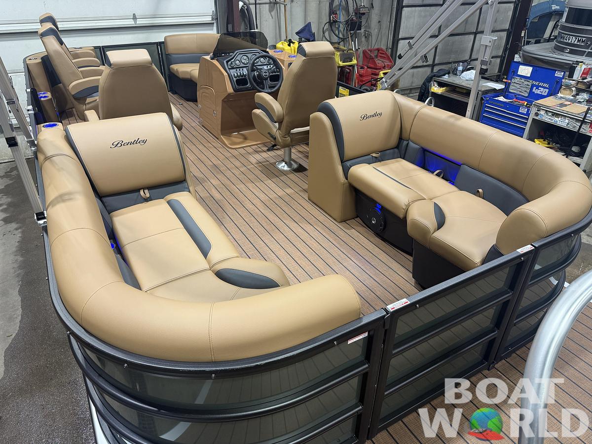 2026 Bentley Pontoons Legacy 220 Navigator DL Quad Lounge 